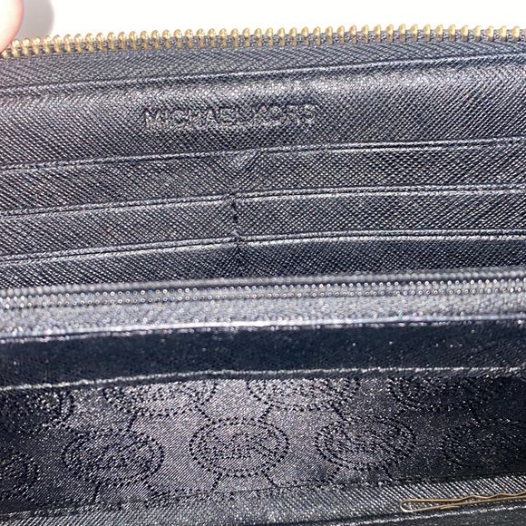 Michael Kors Wallet - Picture 7 of 7